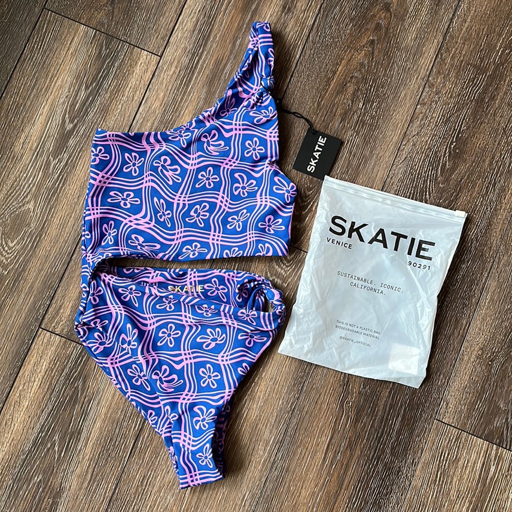 SKATIE NICOLE HERMOSA ONE PIECE 💜🌸